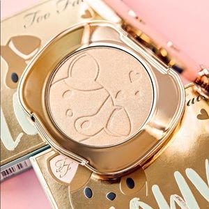 BNIB | Too Faced Limited Edition Puppy Highlighter
